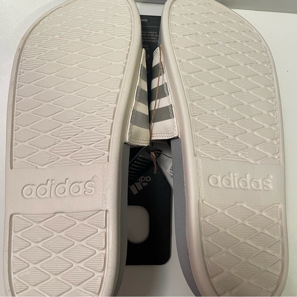 Adidas Adilette Comfort Slides Slip On White and Silver Woman’s Size 7 Sandal - Picture 6 of 12